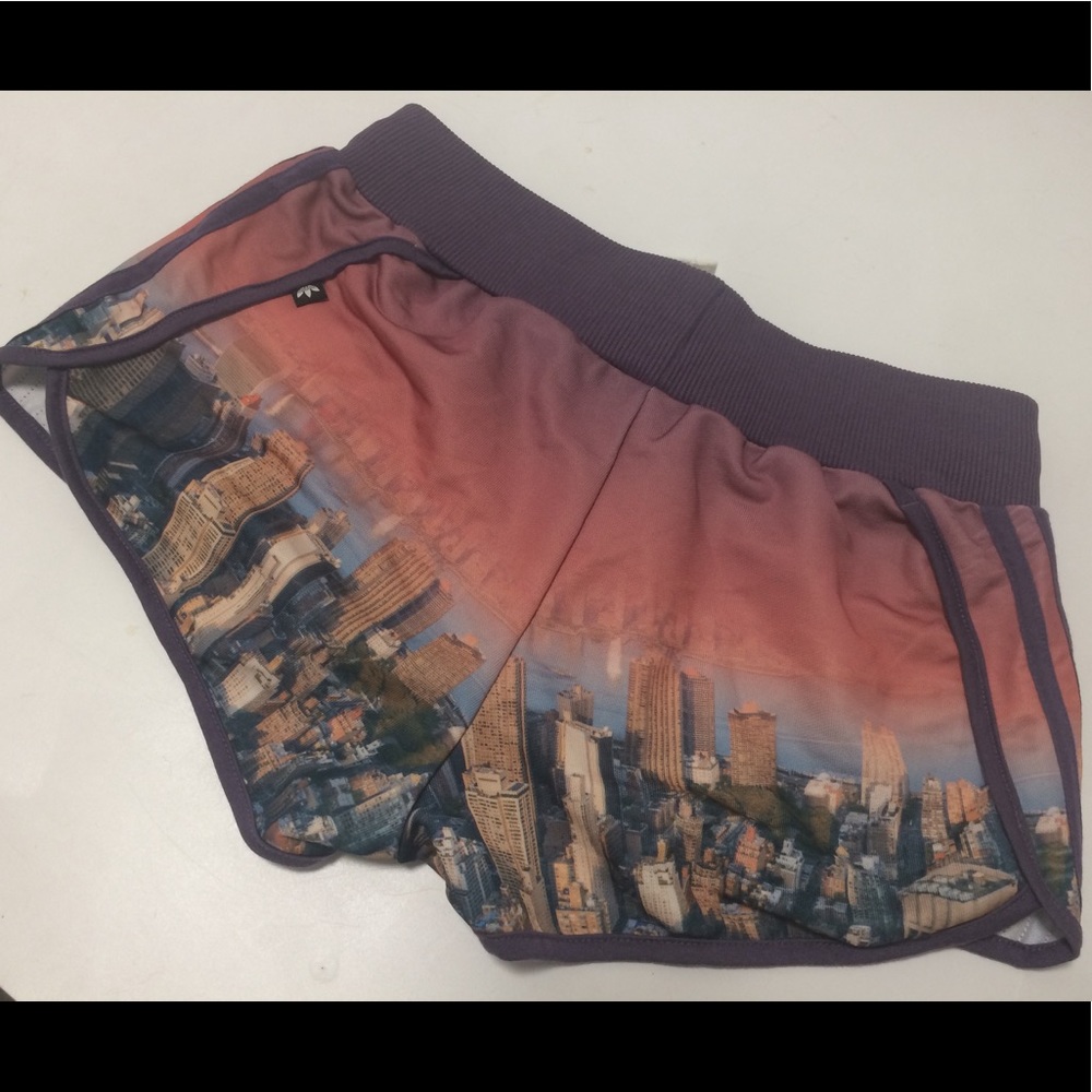 NWOT Adidas Originals NYC cityscape track shorts M - Picture 2 of 3