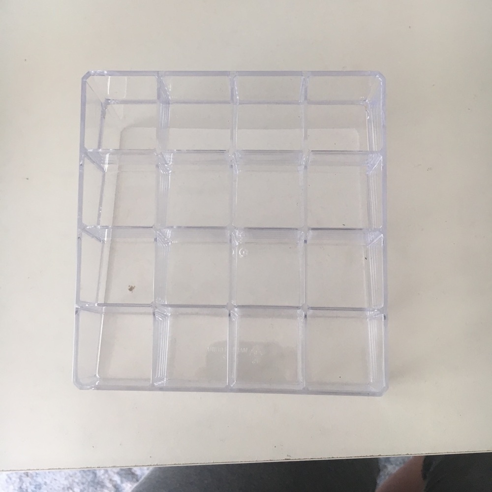 Lipstick organizer