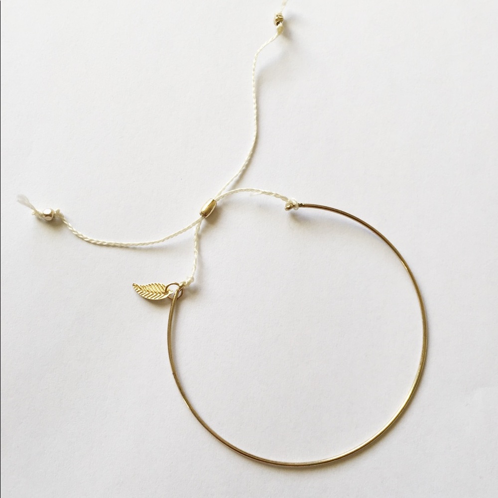 Boho feather detail gold and white bracelet