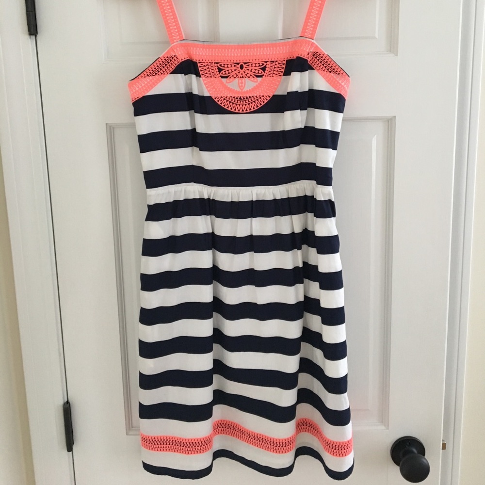 Vineyard Vines size 2 dress with stripes&details!
