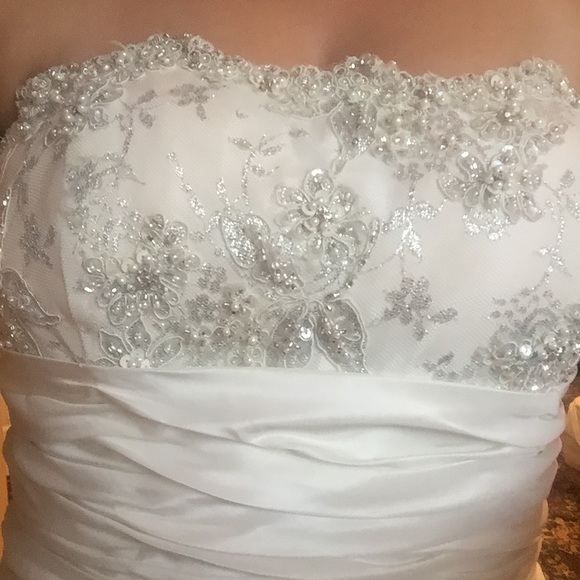 Wedding dress - Picture 2 of 5