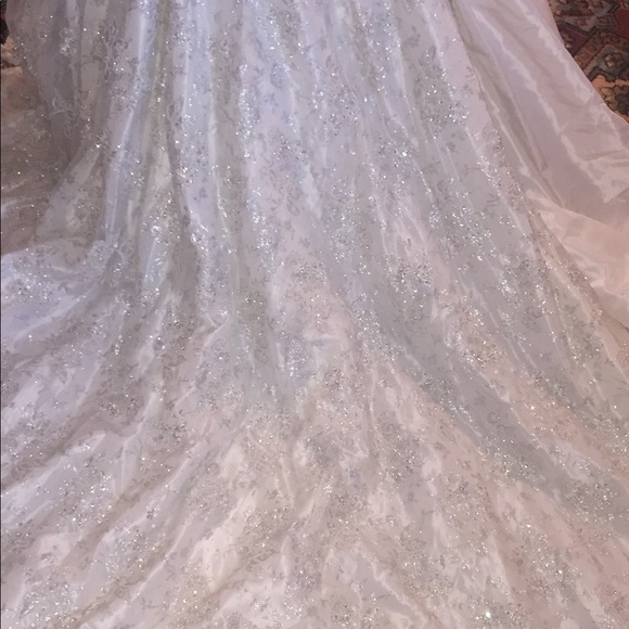 Wedding dress - Picture 3 of 5