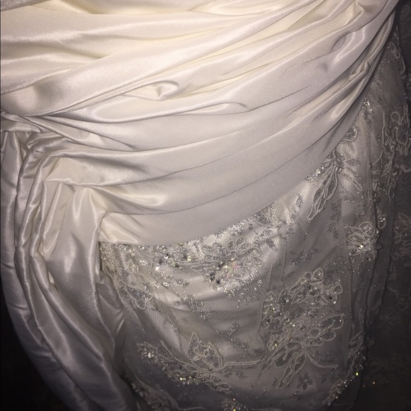 Wedding dress - Picture 4 of 5