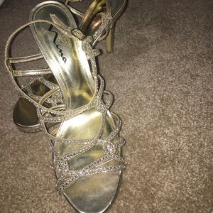 Touch of Nina Gold Shimmer Heels