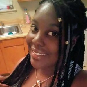 Meet your Posher, Desiree