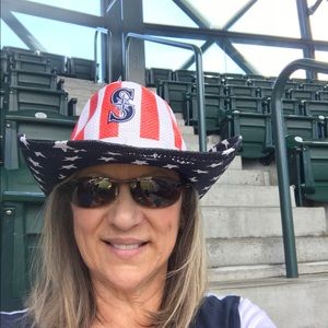 Meet your Posher, Debbie