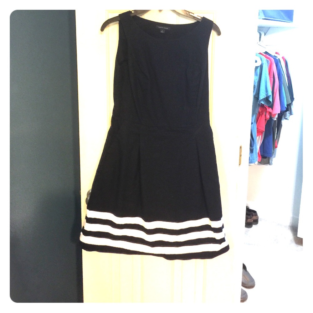 Navy blue Tommy Hilfiger Dress, with pockets.