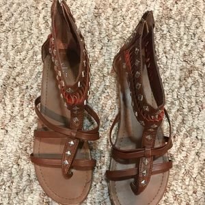 Brown sandals. Light wear.