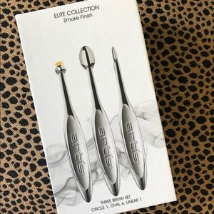 New artis brush set!!!!!  NBU!!  New new new!!!