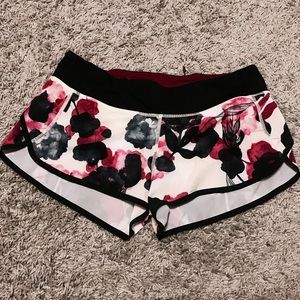 Lululemon inky floral speed short