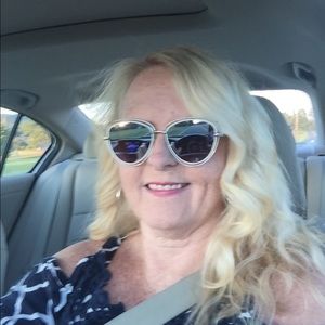 Meet your Posher, Ellen