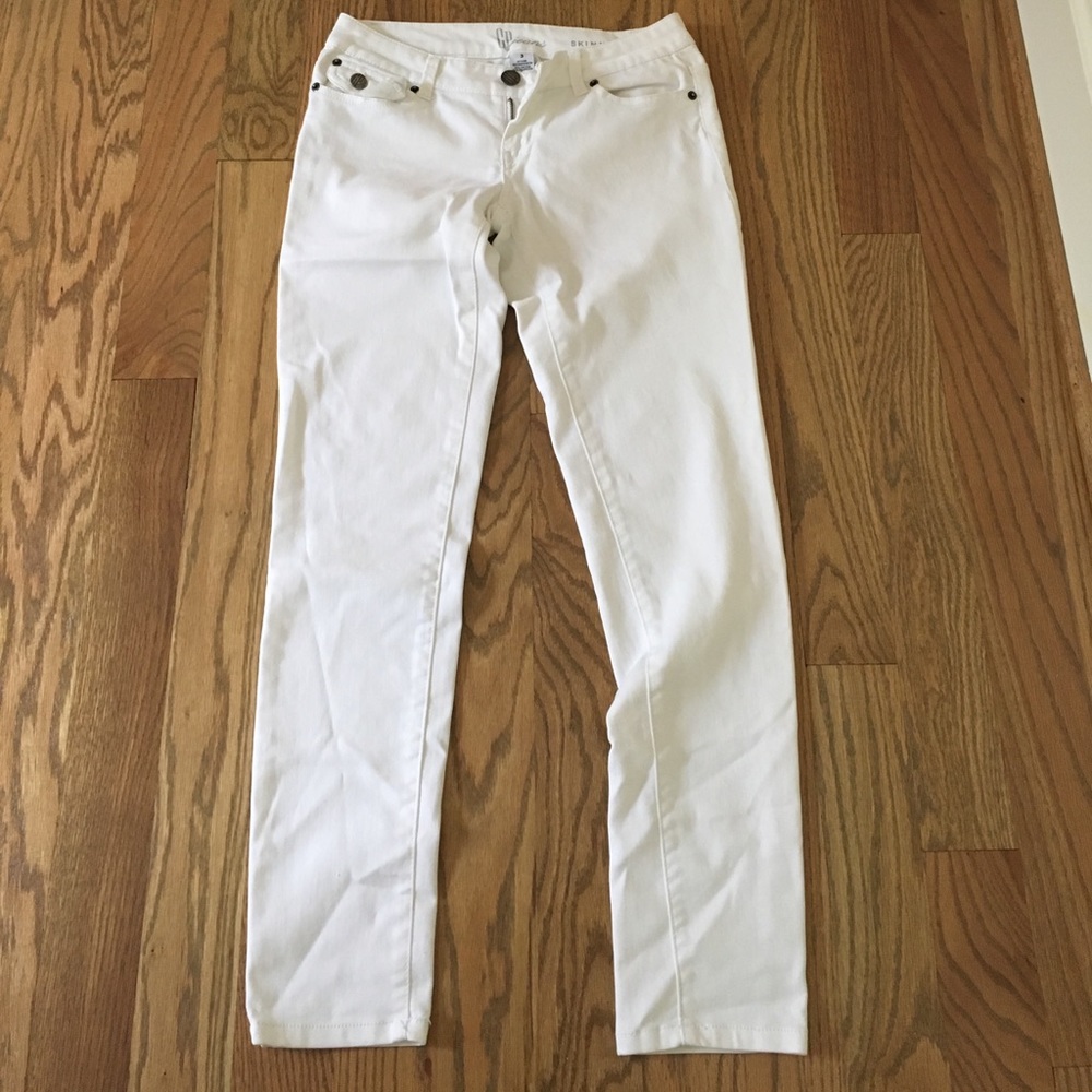 White wash skinny jeans!!