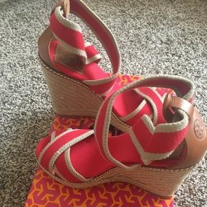 Tory Burch Wedge size 6