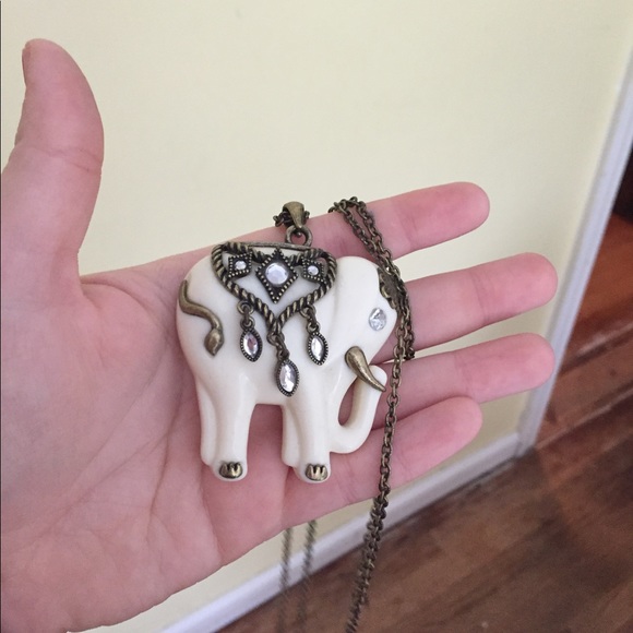 💕2X HP💕 Long elephant necklace - Picture 3 of 5