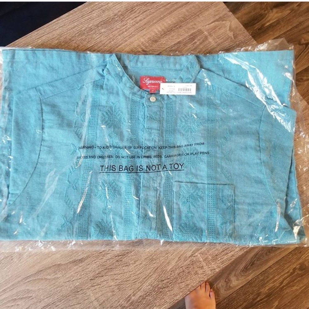Supreme embroidered collar shirt
