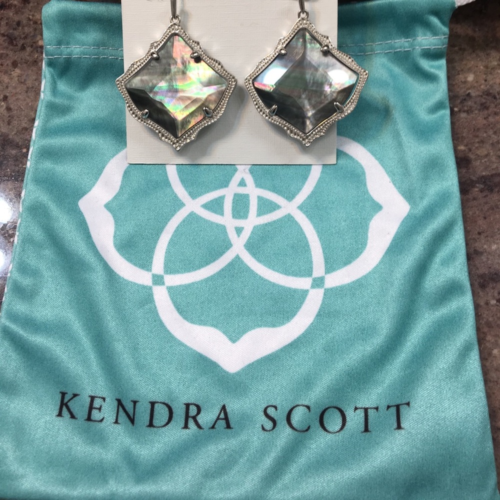 Kendra Scott Kirsten in Black Pearl. Summer 2017.
