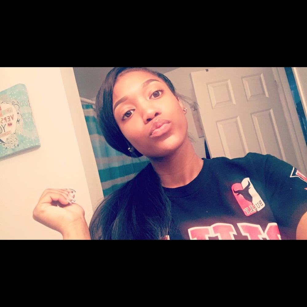 Meet your Posher, Nakaia