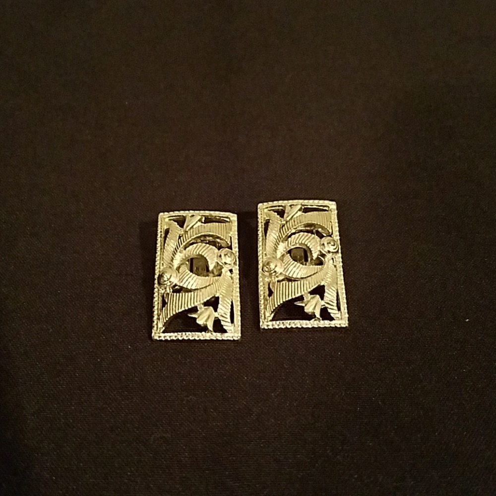 Vintage Sarah Coventry Earrings  (clip on)