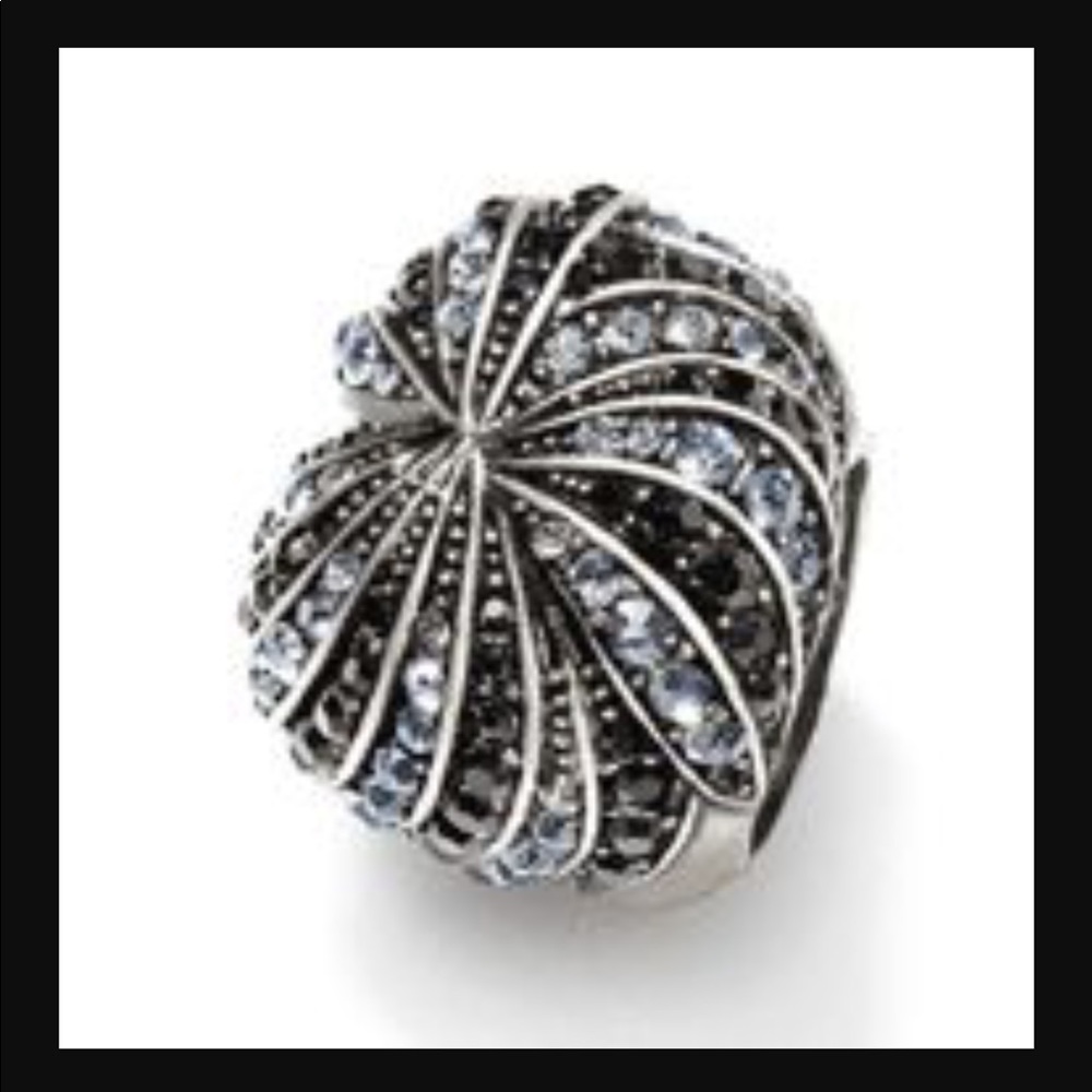 Avon mark. Adjustable Cluster Ring Black & White