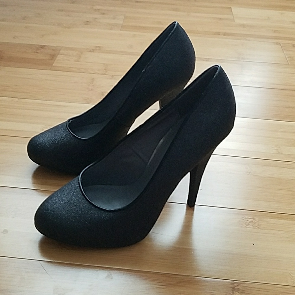 New XAppeal Size 7 Black Glitter
