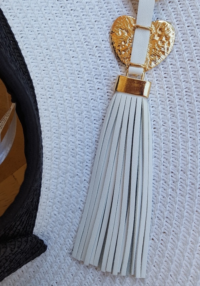 Heart Rhinestone Tassel Keychain - Picture 3 of 4