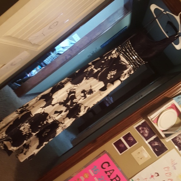 Formal dress - Picture 1 of 5