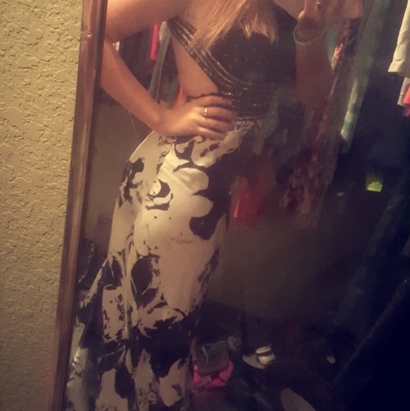 Formal dress - Picture 3 of 5