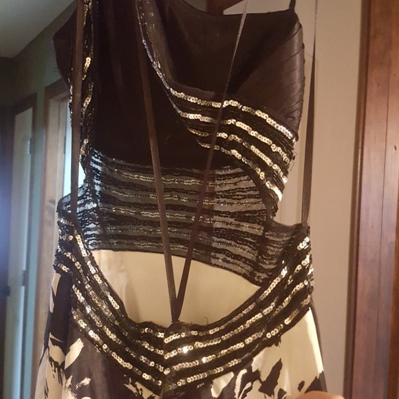 Formal dress - Picture 4 of 5