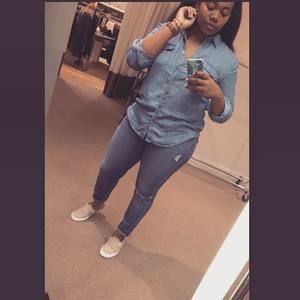 Meet your Posher, Danielle