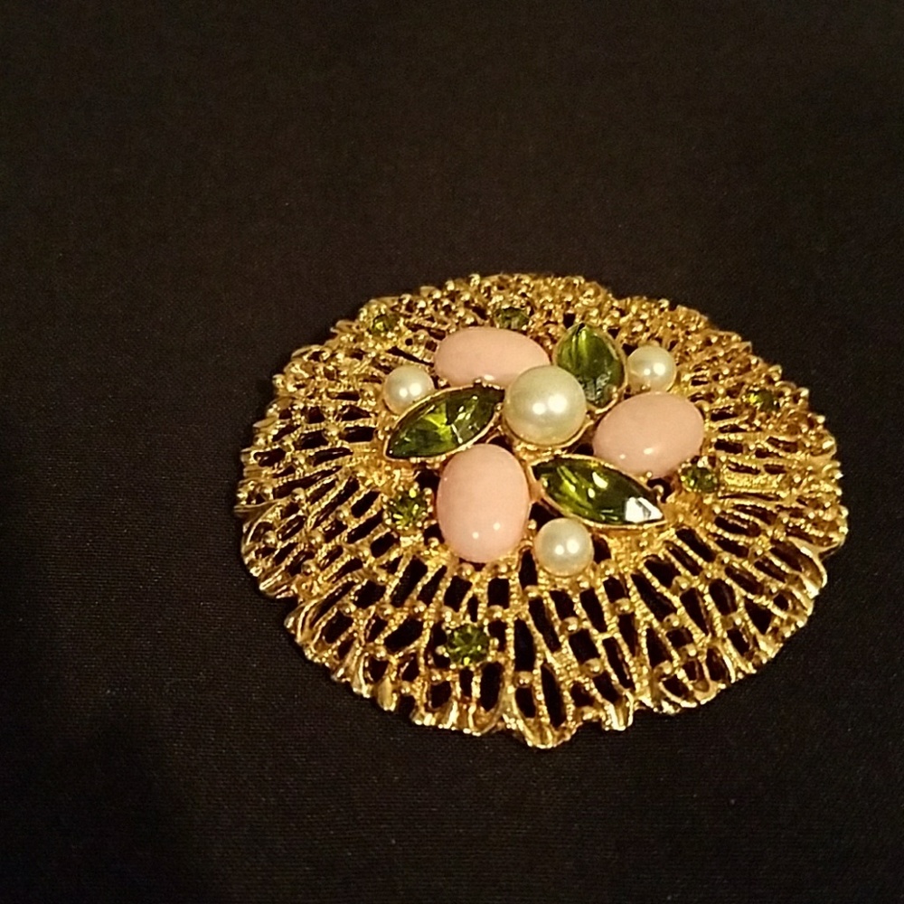 Vintage Sarah Coventry Broach