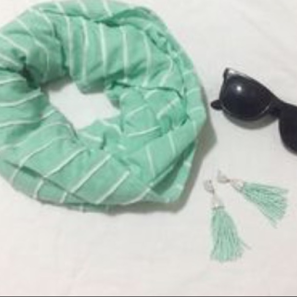 Blue and white American eagle scarf