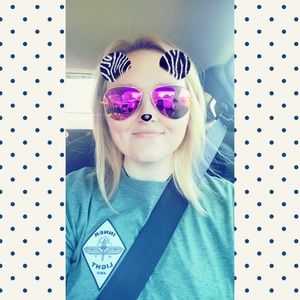 Meet your Posher, Courtney