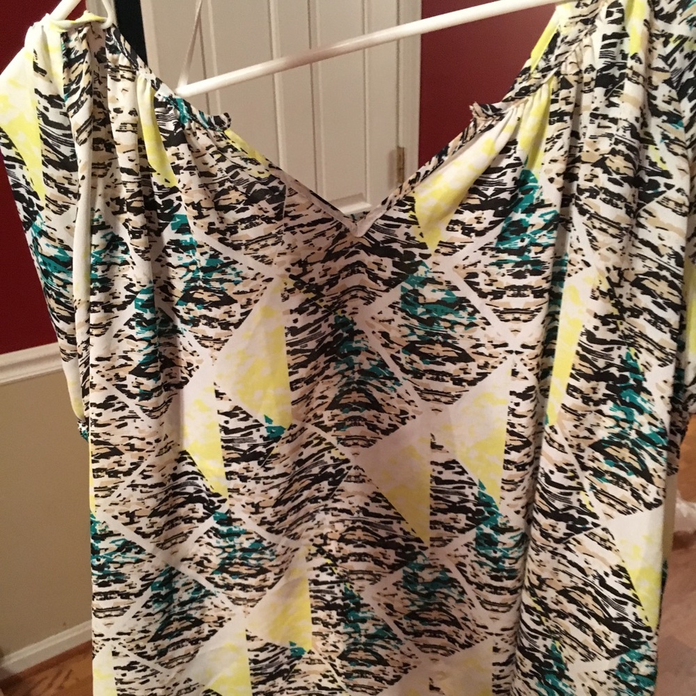 5/$15 💥Vince Camuto Short Sleeve Blouse