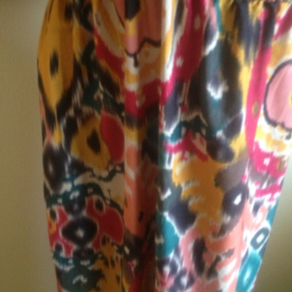 Cold shoulder dress  with slit at bottom and arm - Picture 3 of 4