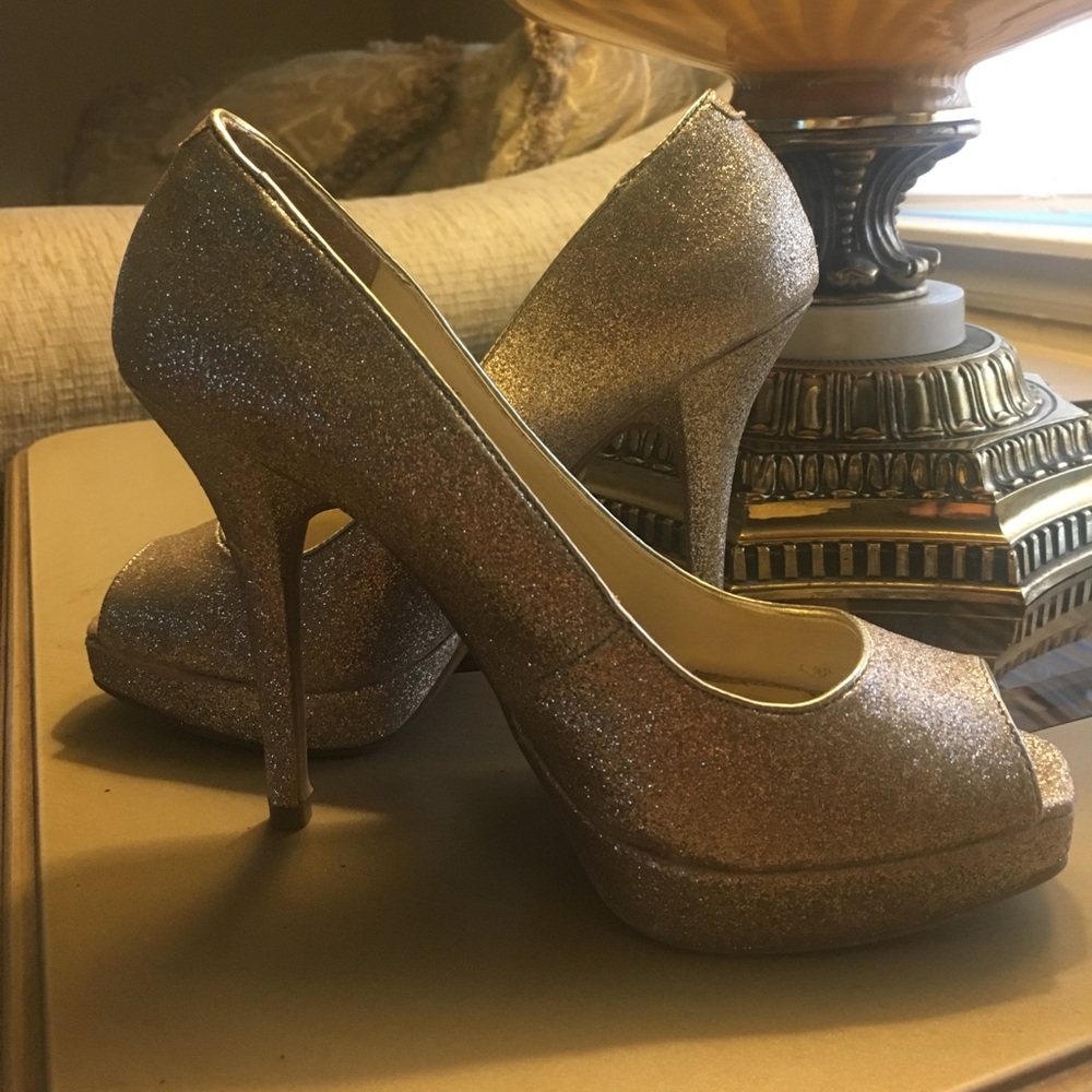 Gold Steve Madden pumps.