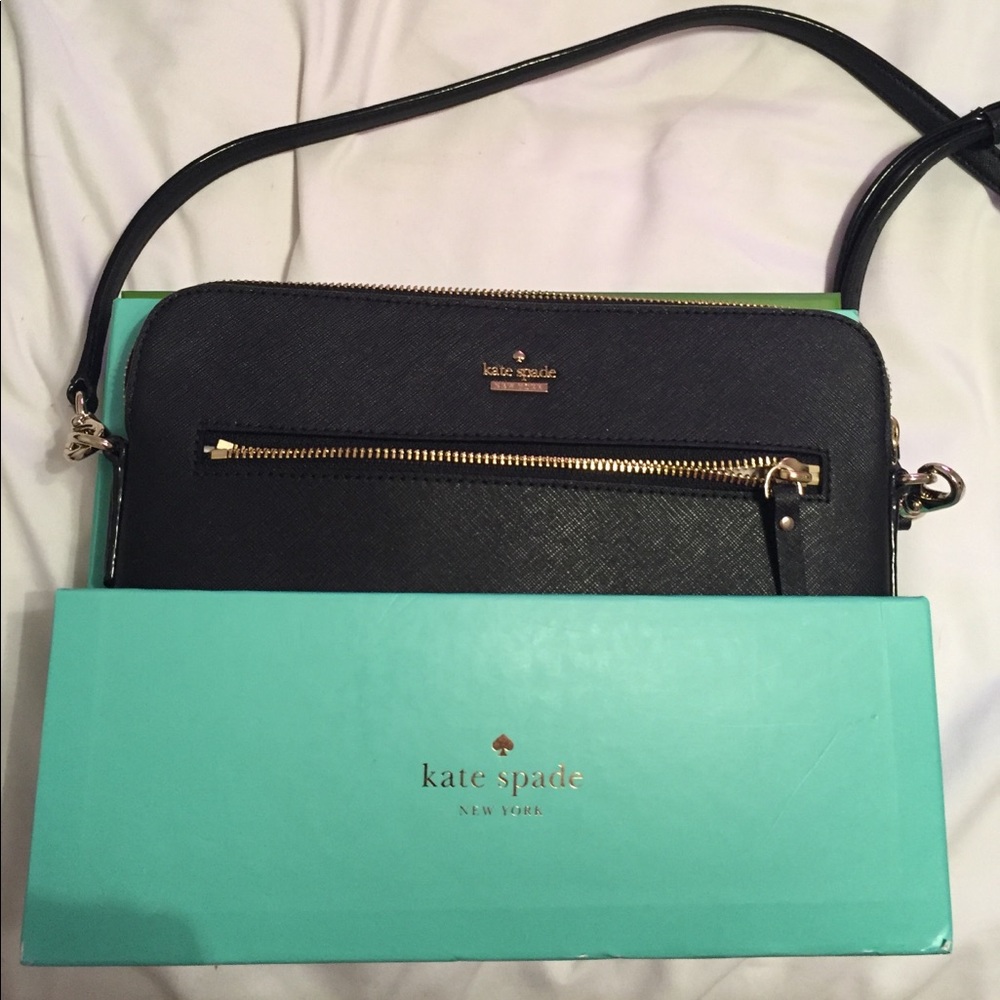 Kate spade cross body charging purse brand new!