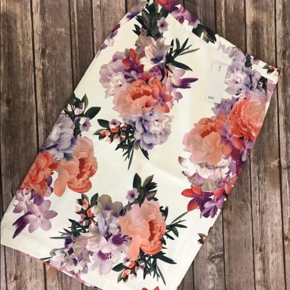 NEW OVI FLORAL PENCIL SKIRT SMALL MEDIUM WOMANS