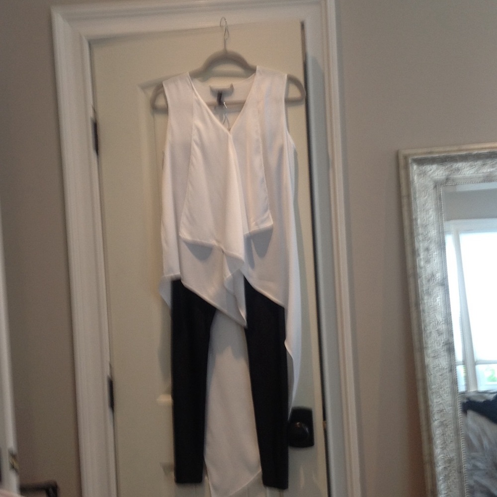 BCBG long flowey alsymetrical top tunic. Size Xxs