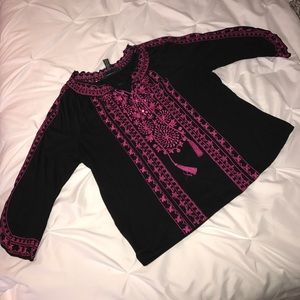 Black XL INC peasant top with magenta pink trim