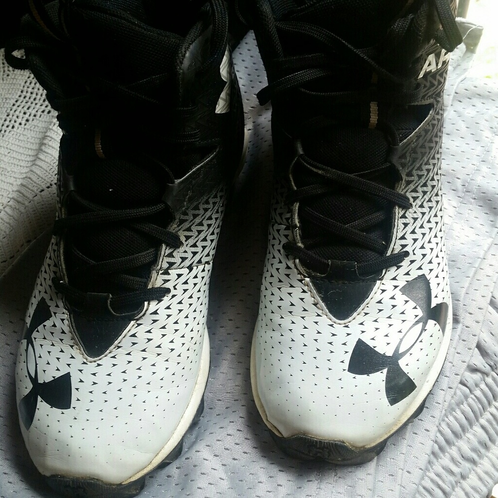 Under Armour youth football/baseball cleats