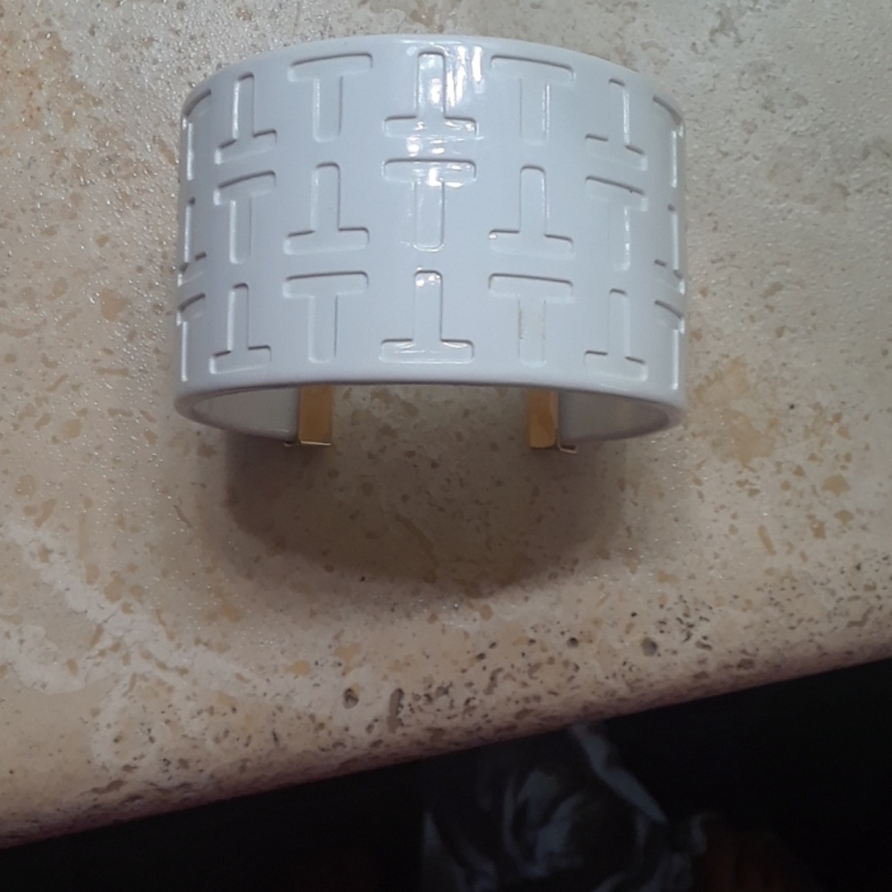 My wrist is to small for this beautiful bracelet.