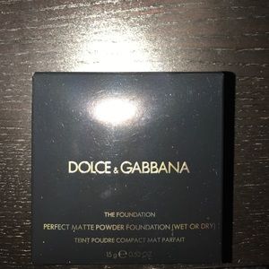 Dolce & Gabbana perfect matte powder foundation!