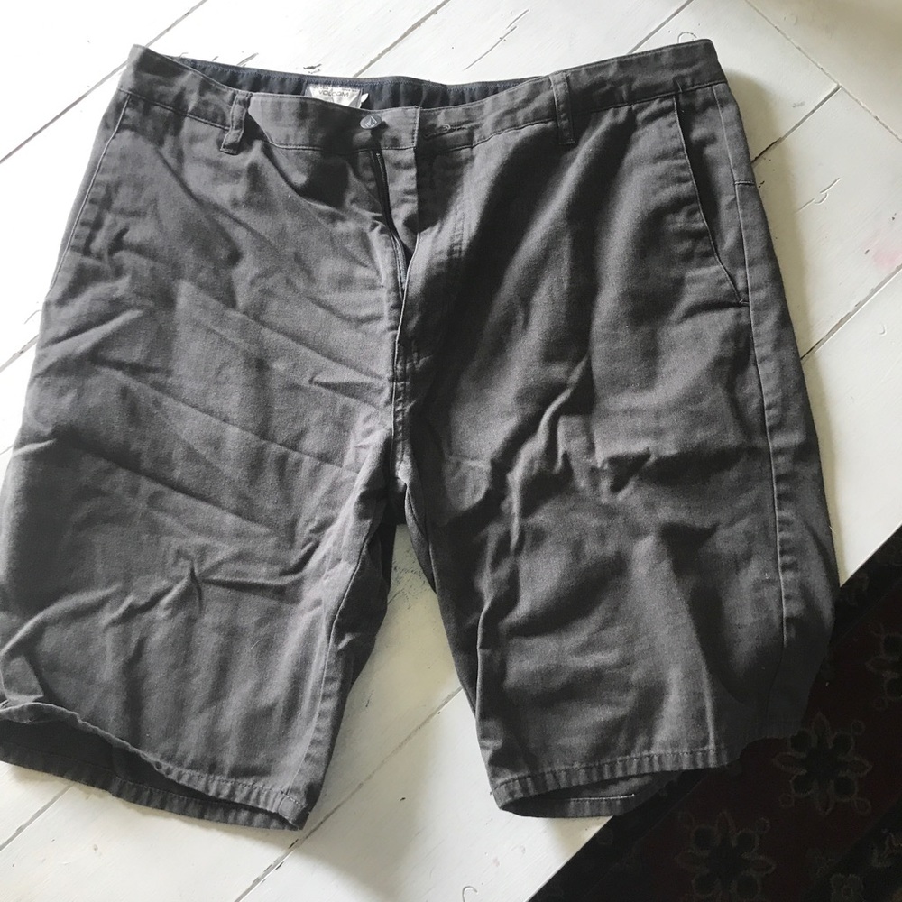 Volcom flat front casual shorts