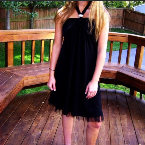 Black halter formal dress - Picture 4 of 7