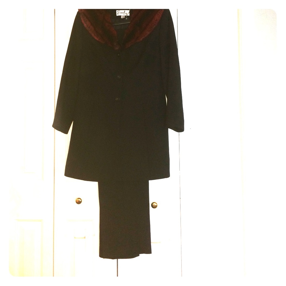 Trouser suit with detachable red faux fur collar