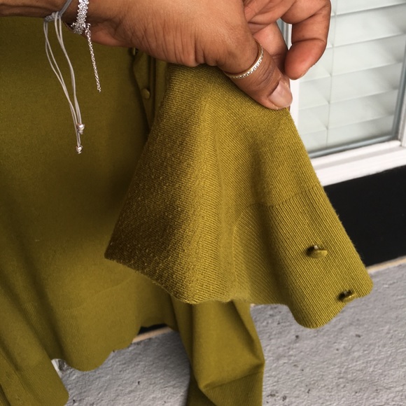 Olive green sweater set (2nd pic shows true color) - Picture 4 of 4