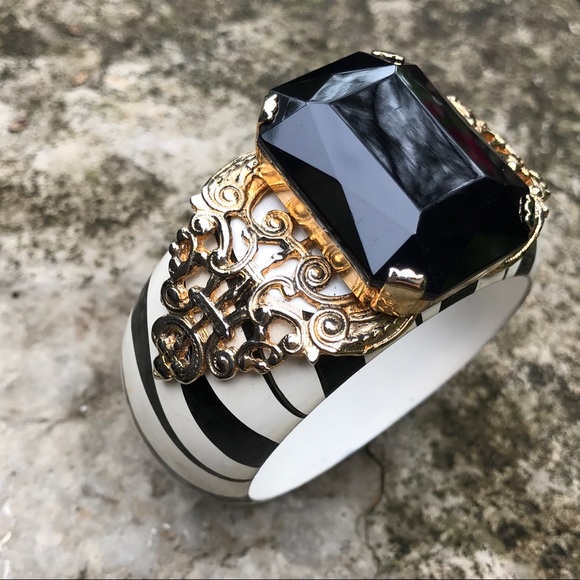 ✨Wooden bracelet with decorative black stone✨ - Picture 2 of 8