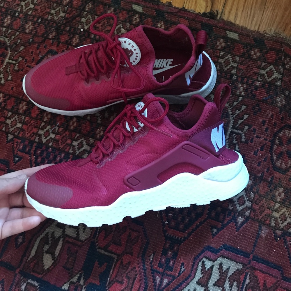 Nike air huarache ultra cranberry color size 6.5