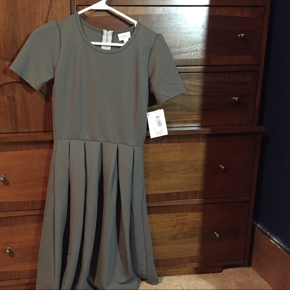 LulaRoe Emilia xs brand new with tags
