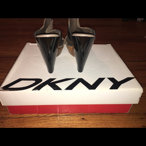 DKNY Hayden Clogs - Picture 5 of 7